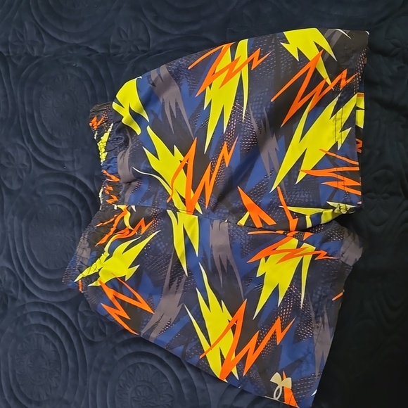 Boys Under Armour Bathing suit with rashguard size 4 Swimwear - Picture 3 of 3